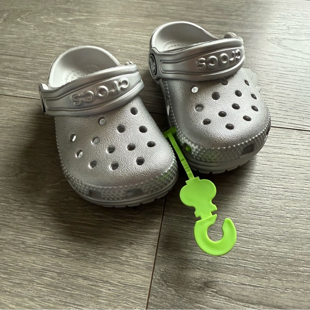 CROCS‎ Kids Metallic Silver Clogs